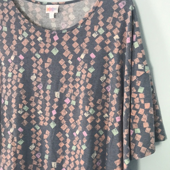 LulaRoe Irma top, size 2X - Picture 3 of 6